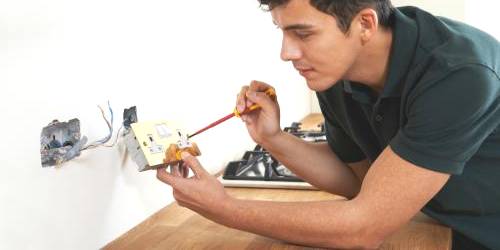 stopcontact plaatsen door elektricien